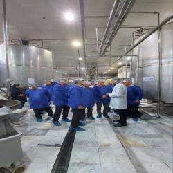 بازدید فرماندار طرقبه شاندیز از بزرگ ترین کارخانه تولید فرآورده های لبنی شرق کشور